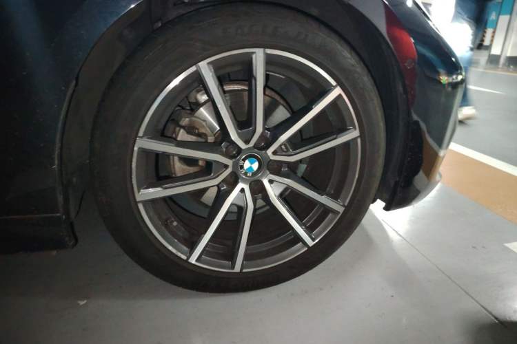 Used BMW 3 Series 2020 320Li M Sport Package Right Front Wheel Hub