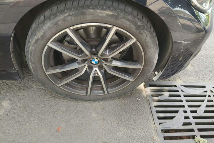 Used BMW 3 Series 2020 Restyled 325Li M Sport Package Right Front Wheel Hub