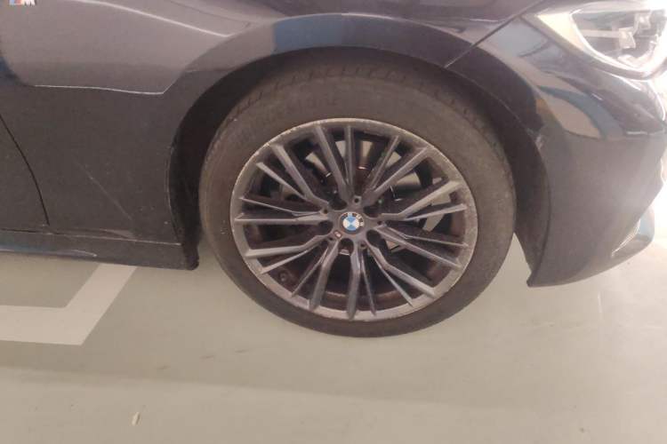 Used BMW 3 Series 2020 Restyled 325i M Sport Night Edition Package Right Front Wheel Hub
