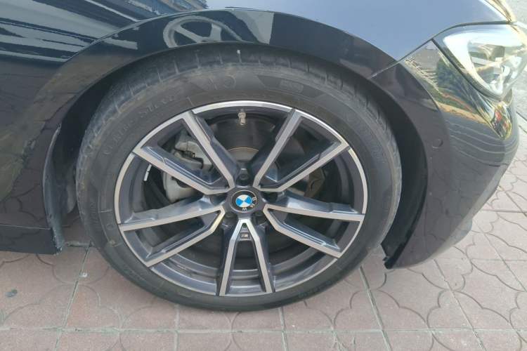 Used BMW 3 Series 2020 Restyled 325i M Sport Night Edition Package Right Front Wheel Hub