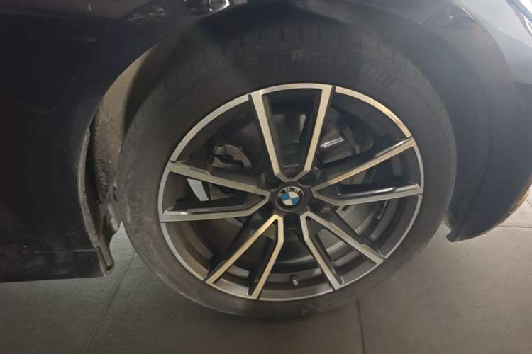 Used BMW 3 Series 2020 320Li M Sport Package Right Front Wheel Hub