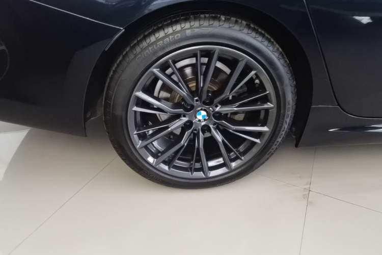 Used BMW 3 Series 2020 Restyled 325i M Sport Night Edition Package Right Rear Wheel Hub