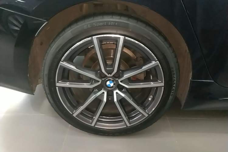 Used BMW 3 Series 2020 Restyled 325Li M Sport Package Right Rear Wheel Hub
