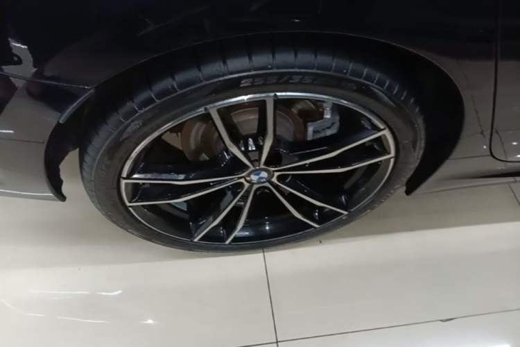 Used BMW 3 Series 2020 Restyled 325i M Sport Night Edition Package Right Rear Wheel Hub