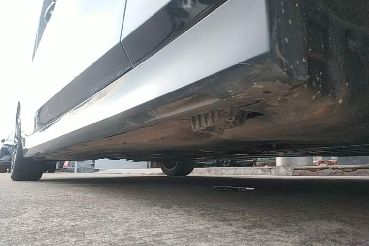 Used BMW 3 Series 2020 325Li First Edition Right Side Sill