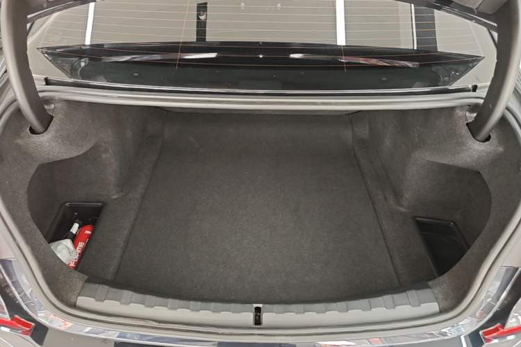 Used BMW 3 Series 2020 320Li M Sport Package Trunk