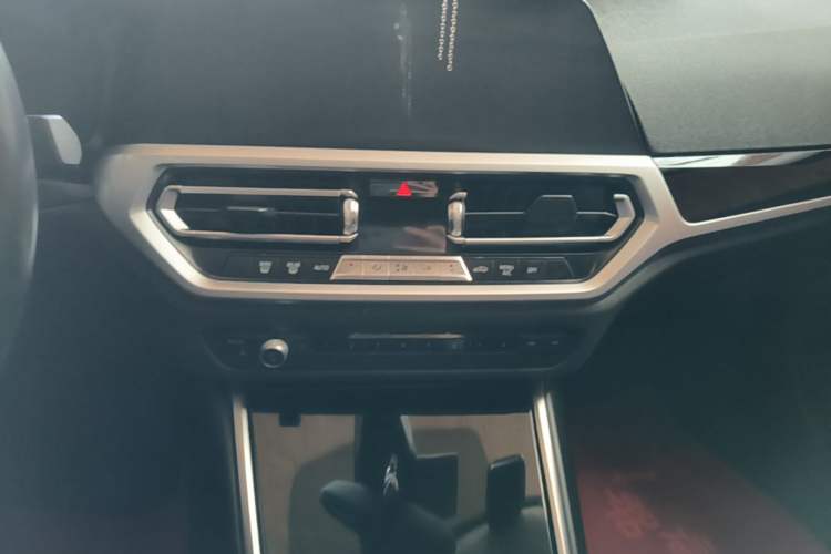 Used BMW 3 Series 2020 320Li M Sport Package Audio And AC Panel