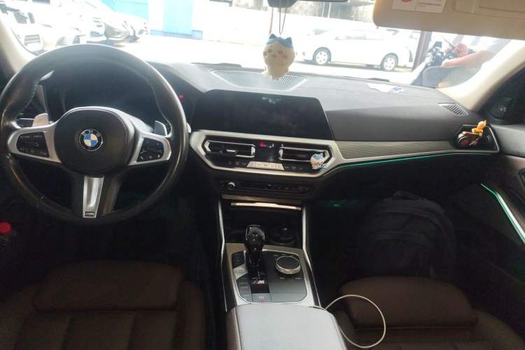 Used BMW 3 Series 2020 325i M Sport Night Edition package Center Console