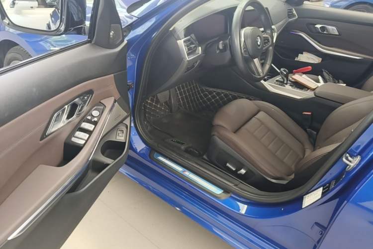 Used BMW 3 Series 2020 325i M Sport Night Edition package Driver Seat