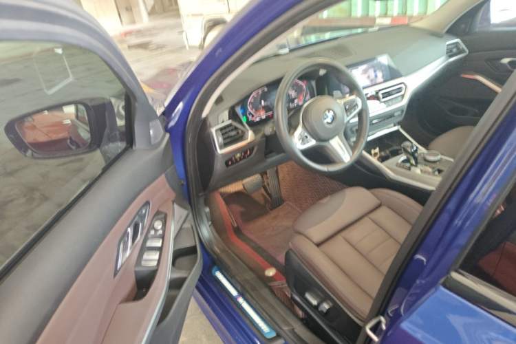 Used BMW 3 Series 2020 325i M Sport Night Edition package Driver Seat