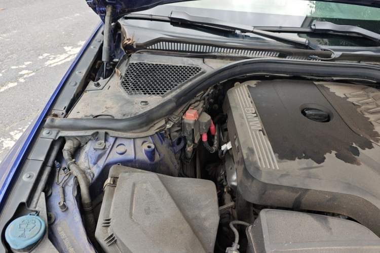 Used BMW 3 Series 2020 325i M Sport Package Engine Bay Right