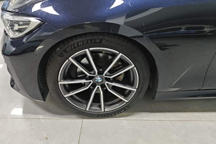 Used BMW 3 Series 2020 Restyled 325i M Sport Night Edition Package Left Front Wheel Hub