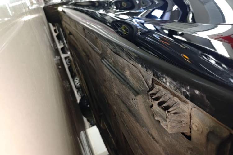 Used BMW 3 Series 2020 325Li M Sport Package Left Side Sill