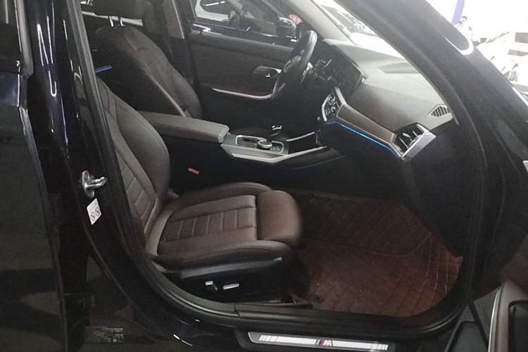 Used BMW 3 Series 2020 Facelifted 325Li M Sport Night Edition Package Right Front Seat