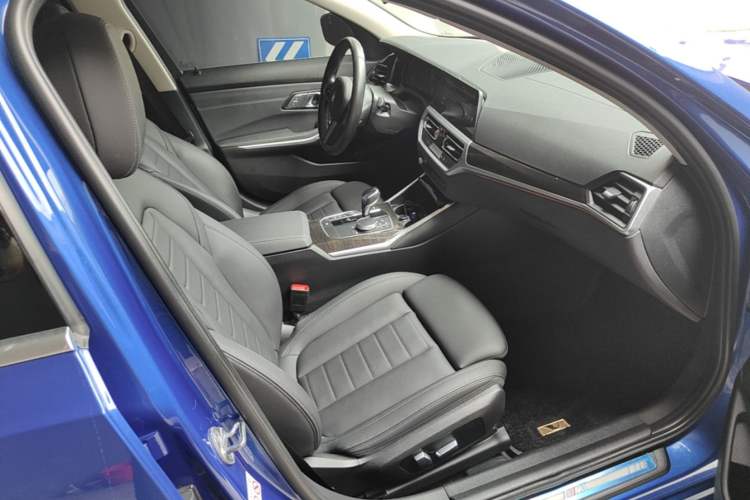 Used BMW 3 Series 2020 325Li M Sport Package Right Front Seat