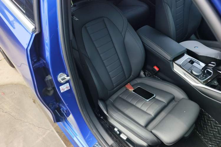 Used BMW 3 Series 2020 Restyled 325Li M Sport Package Right Front Seat