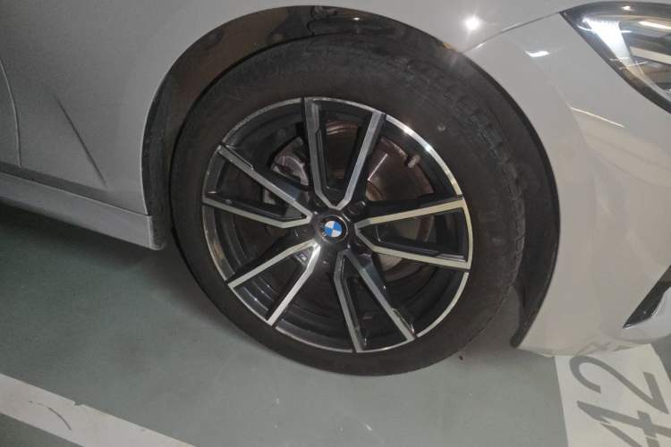 Used BMW 3 Series 2020 325i M Sport Package Right Front Wheel Hub