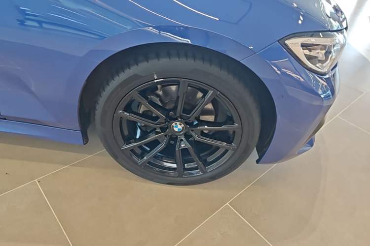 Used BMW 3 Series 2020 325Li M Sport Package Right Front Wheel Hub