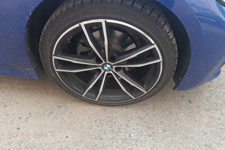 Used BMW 3 Series 2020 Restyled 325i M Sport Night Edition Package Right Front Wheel Hub