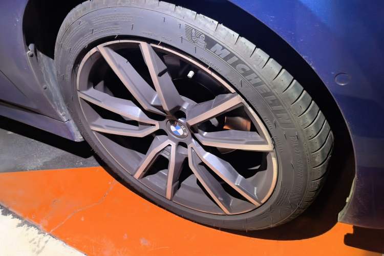 Used BMW 3 Series 2020 320Li M Sport Package Right Front Wheel Hub