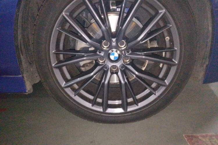 Used BMW 3 Series 2020 Restyled 325i M Sport Night Edition Package Right Front Wheel Hub
