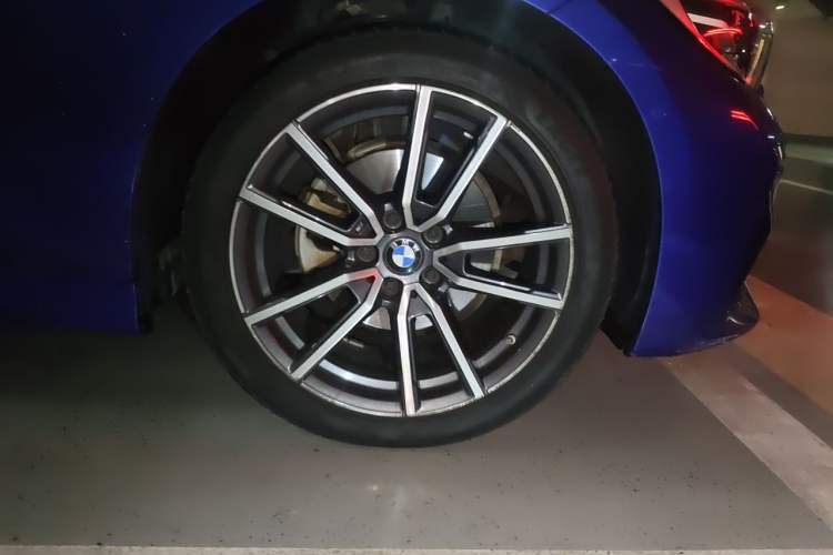 Used BMW 3 Series 2020 325Li M Sport Package Right Front Wheel Hub