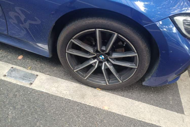 Used BMW 3 Series 2020 325Li M Sport Package Right Front Wheel Hub