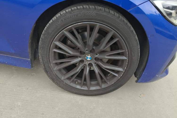Used BMW 3 Series 2020 325i M Sport Night Edition package Right Front Wheel Hub