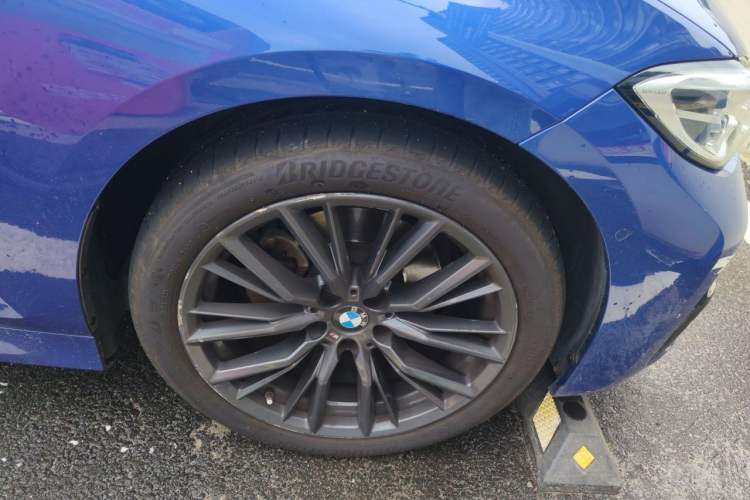 Used BMW 3 Series 2020 325i M Sport Night Edition package Right Front Wheel Hub
