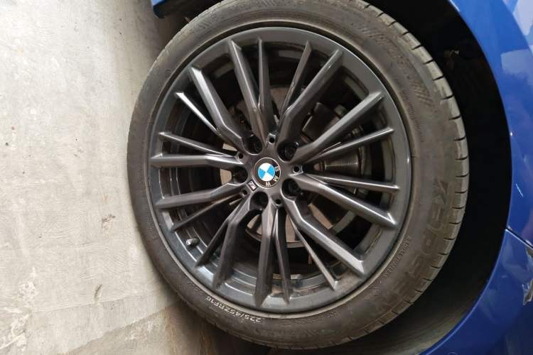 Used BMW 3 Series 2020 325Li M Sport Night Edition Package Right Front Wheel Hub
