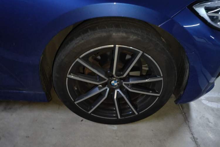 Used BMW 3 Series 2020 Restyled 325Li M Sport Package Right Front Wheel Hub