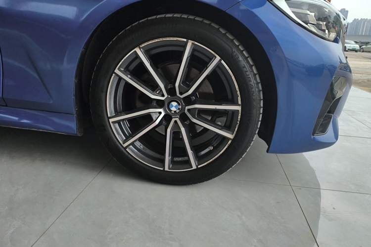 Used BMW 3 Series 2020 325Li M Sport Package Right Front Wheel Hub