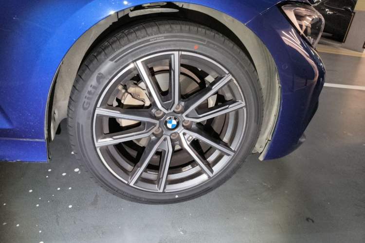 Used BMW 3 Series 2020 320Li M Sport Package Right Front Wheel Hub