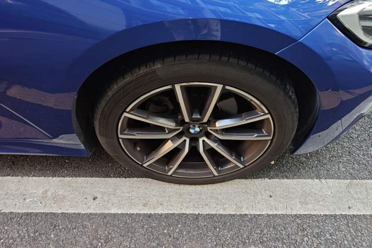 Used BMW 3 Series 2020 325Li xDrive M Sport Package Right Front Wheel Hub