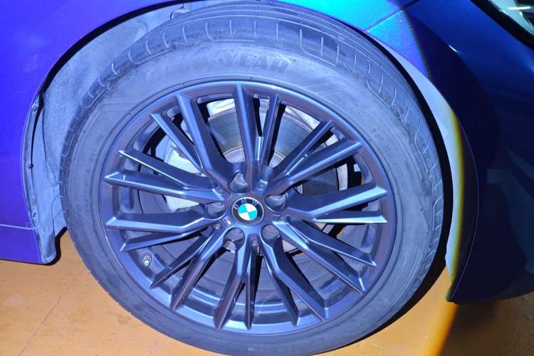 Used BMW 3 Series 2020 Restyled 325i M Sport Night Edition Package Right Front Wheel Hub