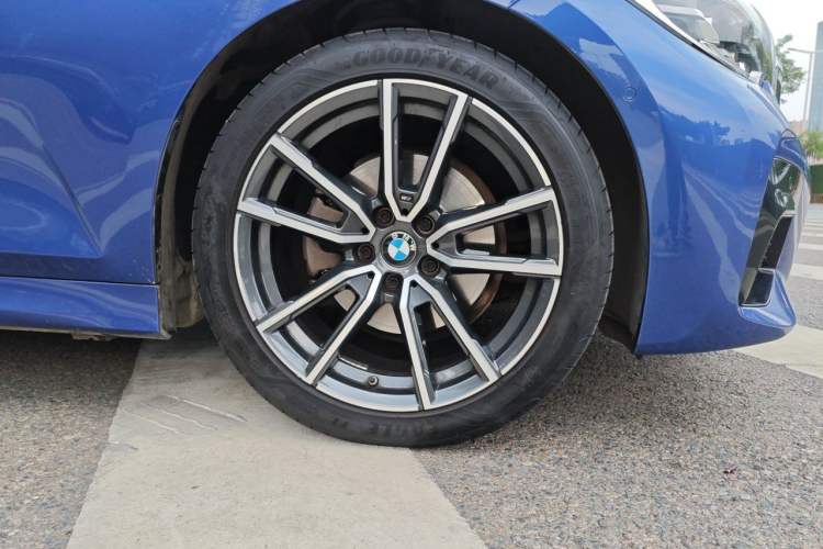 Used BMW 3 Series 2020 Restyled 325Li M Sport Package Right Front Wheel Hub