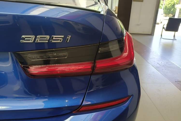 Used BMW 3 Series 2020 325i M Sport Night Edition package Right Rear Taillight
