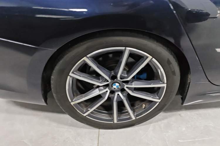 Used BMW 3 Series 2020 Restyled 325i M Sport Night Edition Package Right Rear Wheel Hub