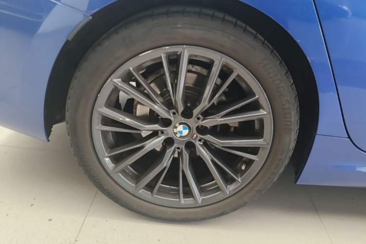 Used BMW 3 Series 2020 325i M Sport Night Edition package Right Rear Wheel Hub