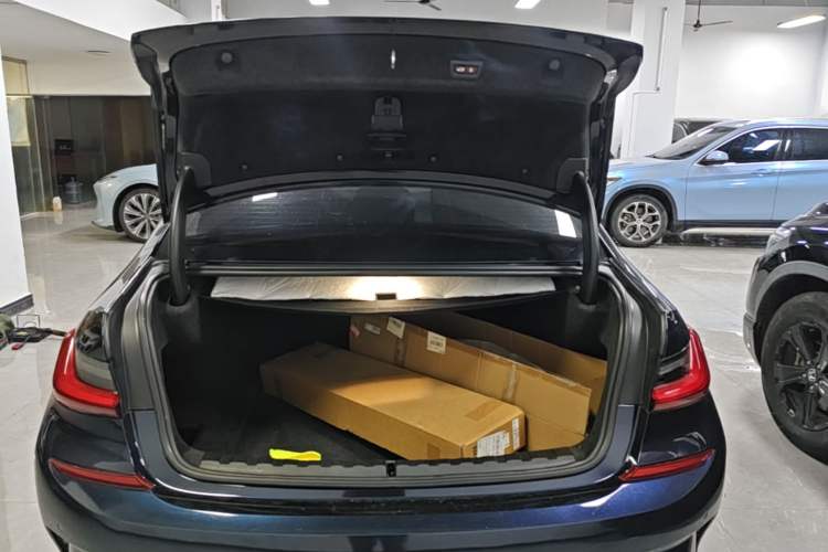 Used BMW 3 Series 2020 Restyled 325i M Sport Night Edition Package Trunk