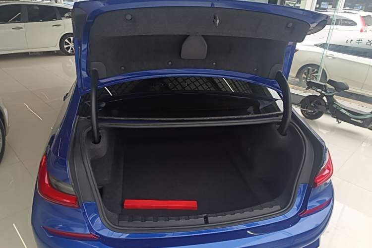 Used BMW 3 Series 2020 325i M Sport Package Trunk