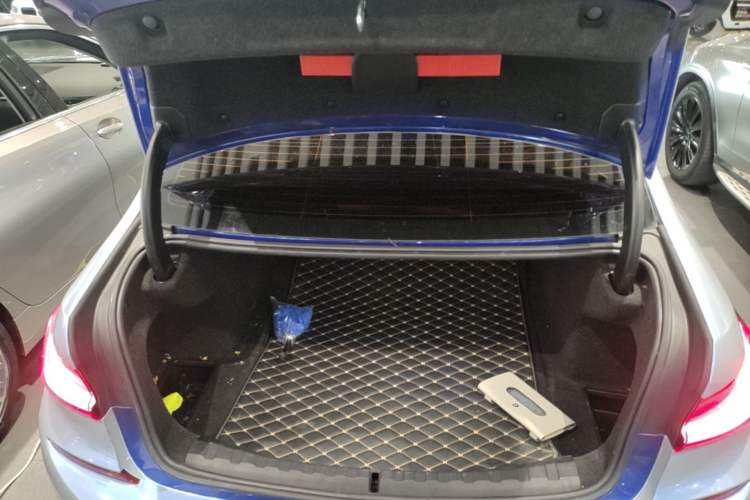 Used BMW 3 Series 2020 320Li M Sport Package Trunk