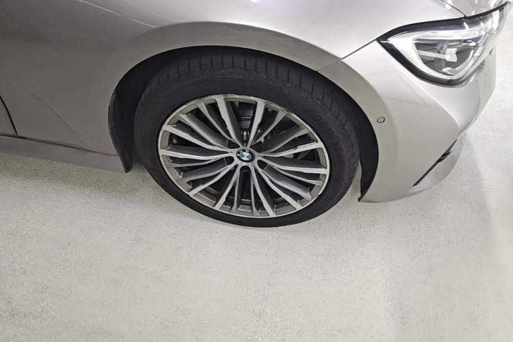 Used BMW 3 Series 2020 325Li First Edition Right Front Wheel Hub