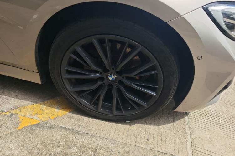 Used BMW 3 Series 2020 Facelifted 325Li M Sport Night Edition Package Right Front Wheel Hub