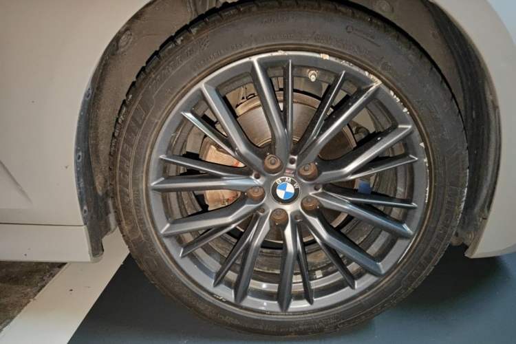 Used BMW 3 Series 2020 Restyled 325Li M Sport Package Right Front Wheel Hub