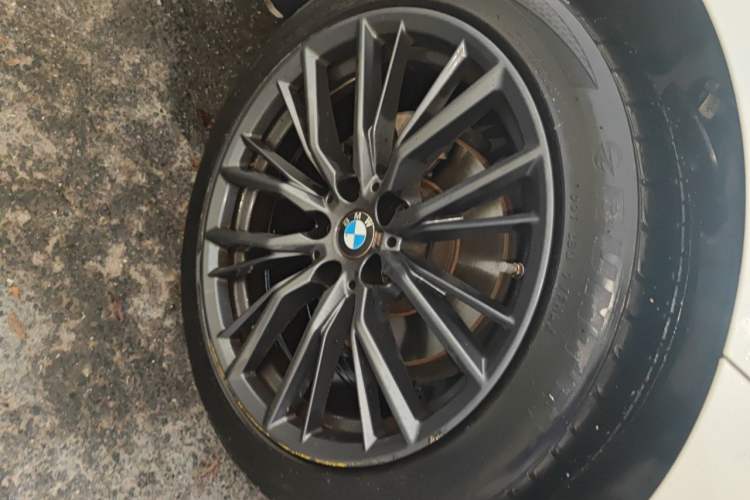 Used BMW 3 Series 2020 Restyled 325i M Sport Night Edition Package Right Front Wheel Hub