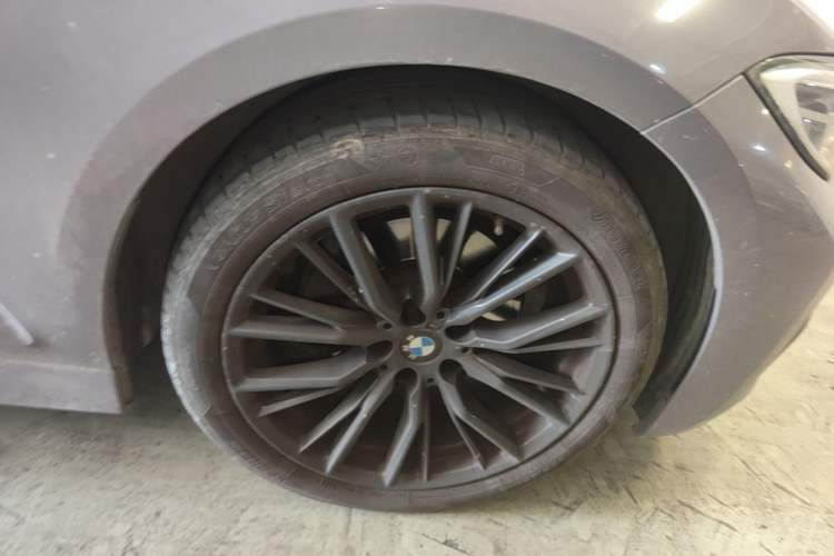 Used BMW 3 Series 2020 Restyled 325i M Sport Night Edition Package Right Front Wheel Hub