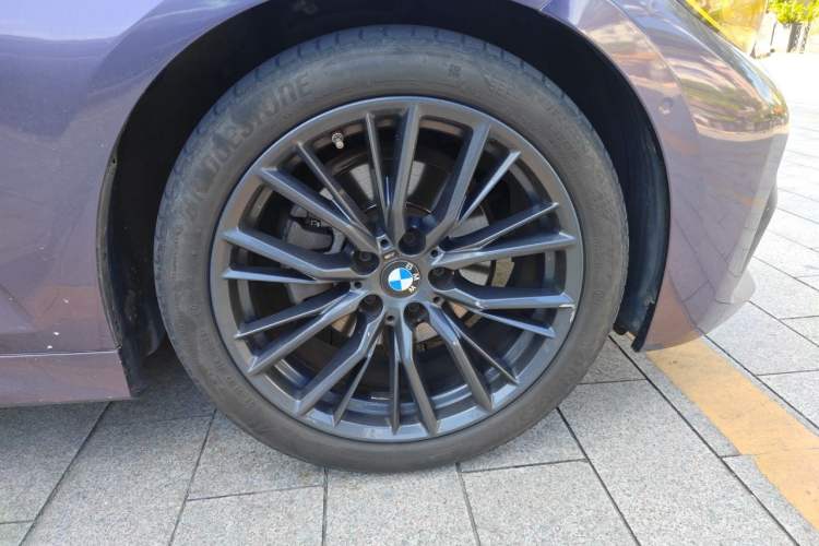 Used BMW 3 Series 2020 325i M Sport Night Edition package Right Front Wheel Hub