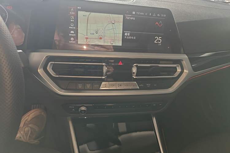 Used BMW 3 Series 2020 325Li First Edition Audio And AC Panel