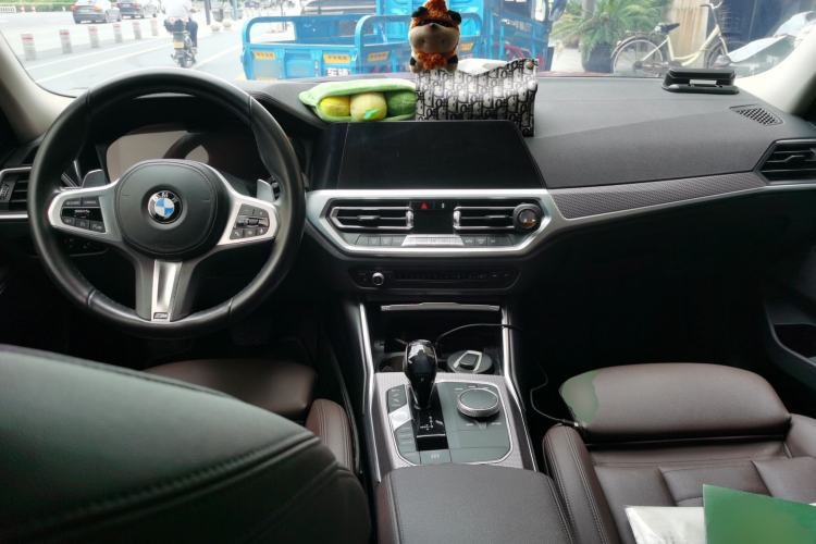 Used BMW 3 Series 2020 325i M Sport Night Edition package Center Console